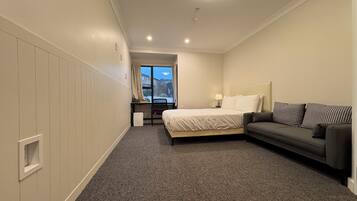 Double Room, 1 Queen Bed, Non Smoking, Garden View | Desk, laptop workspace, free WiFi