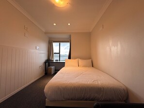 Single Room, 1 Double Bed, Non Smoking, Sea View | Desk, laptop workspace, free WiFi