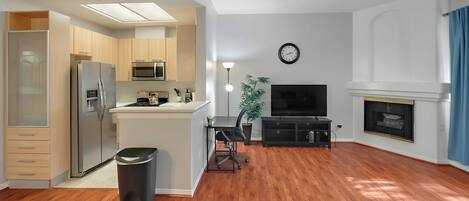 Microondas, horno, parrilla de estufa y lavavajillas