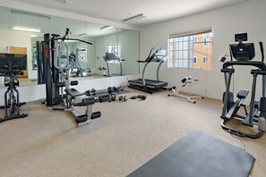 Fitness facility - Quiet Cozy 1-bedrm condo in a secure building near LAX/SoFI/Beach. Pet friendly! (Los Angeles)