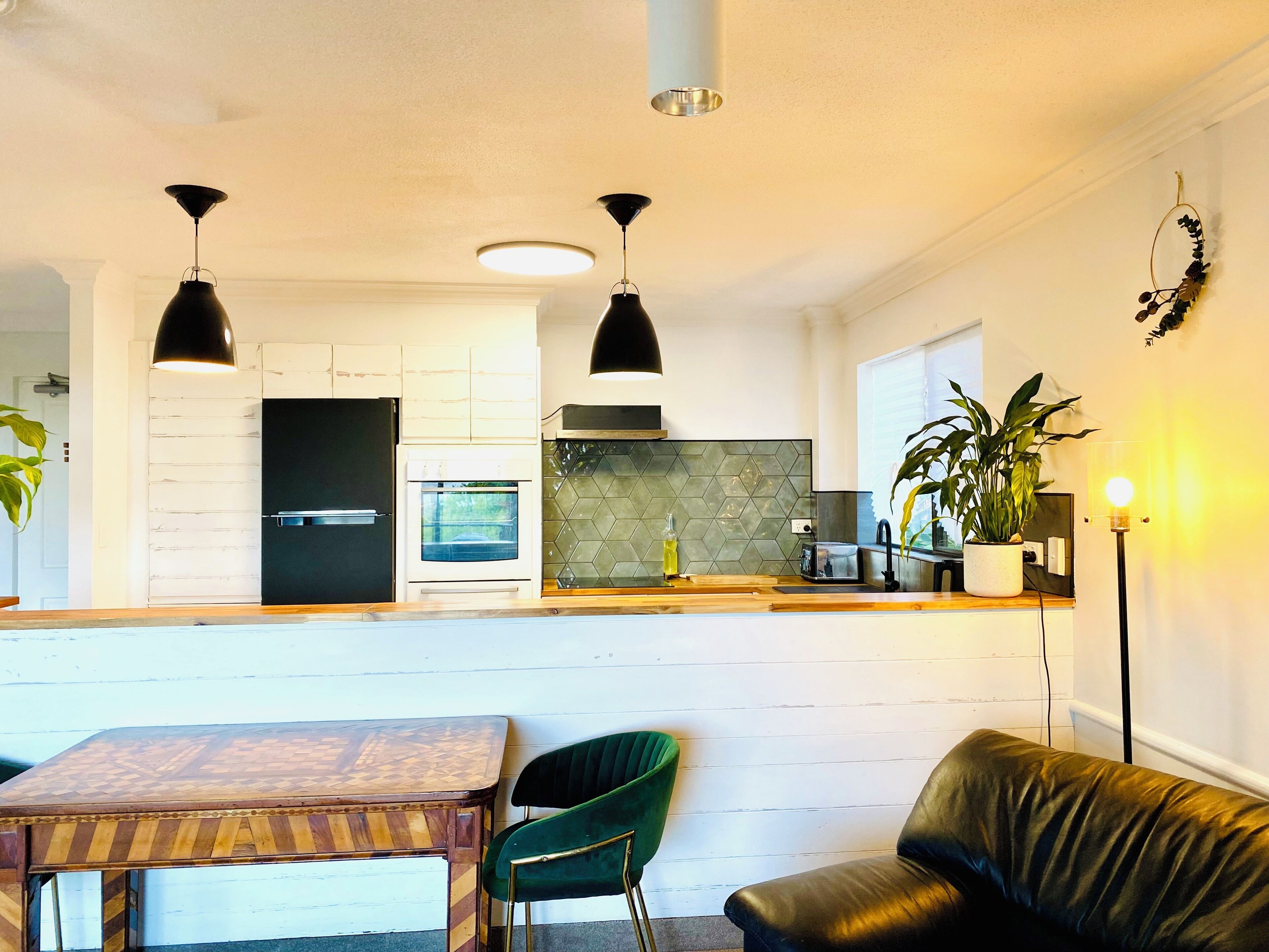 ثلاجة، ميكروويف، فرن، موقد طهي مسطح