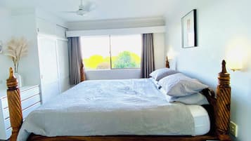 Desk, WiFi, bed sheets