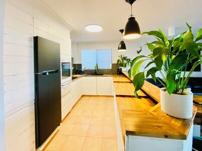 2br Apartment, Pool, 12 mins to GC Airport