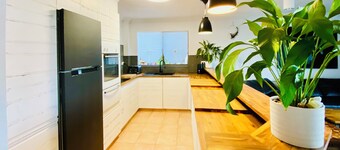 2br Apartment, Pool, 12 mins to GC Airport