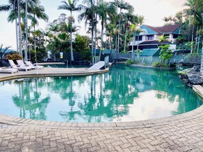 Outdoor pool - 2br Apartment, Pool, 12 mins to GC Airport (Bilambil Heights)