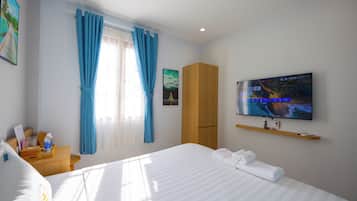 Habitación estándar, 1 cama King size, vista a la ciudad | Artículos del minibar gratis y caja de seguridad en la habitación