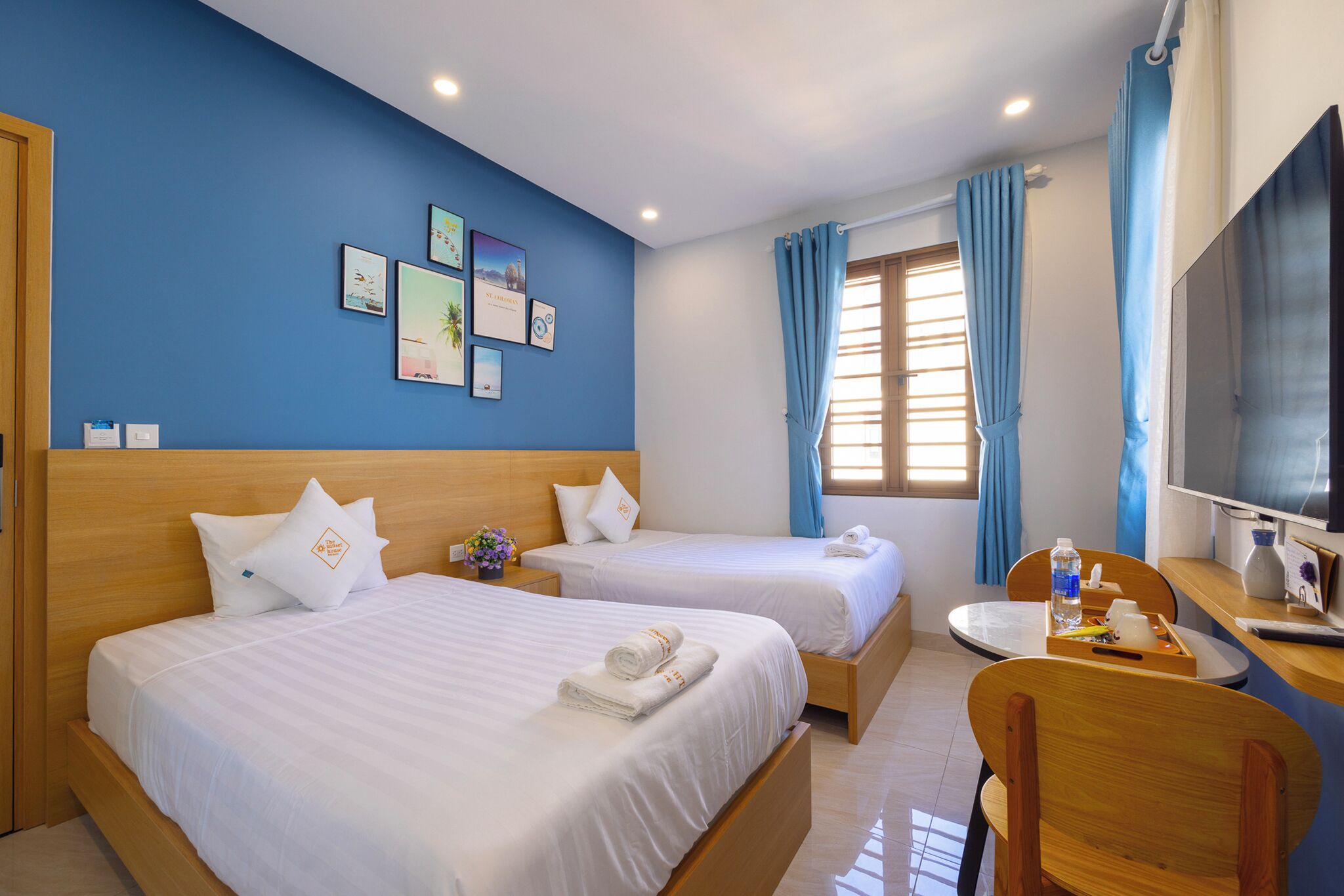 Artículos del minibar gratis y caja de seguridad en la habitación 