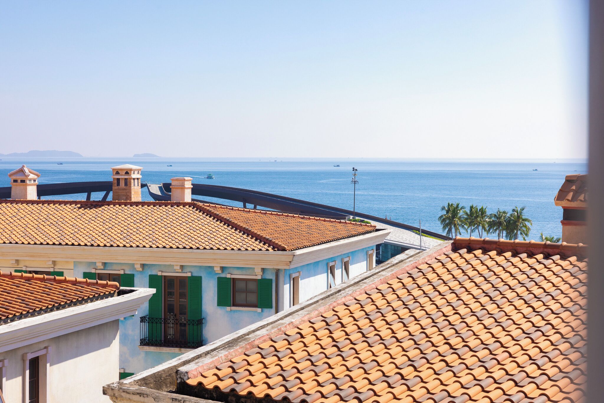 Artículos del minibar gratis y caja de seguridad en la habitación 