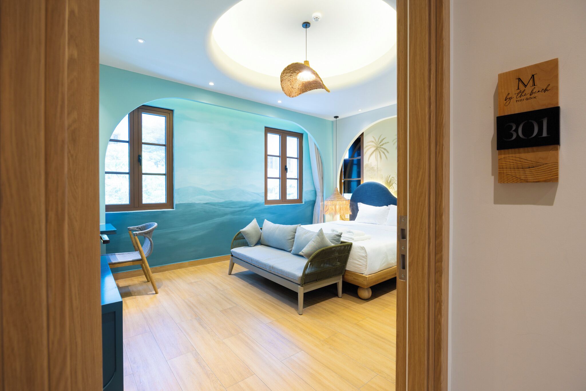 Mini-bar avec articles gratuits, coffres-forts dans les chambres, bureau