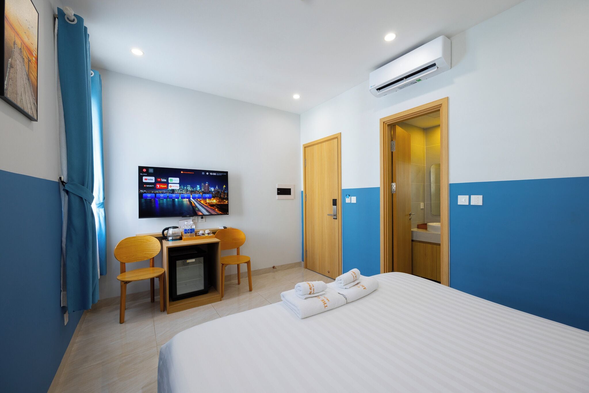 Artículos del minibar gratis y caja de seguridad en la habitación 