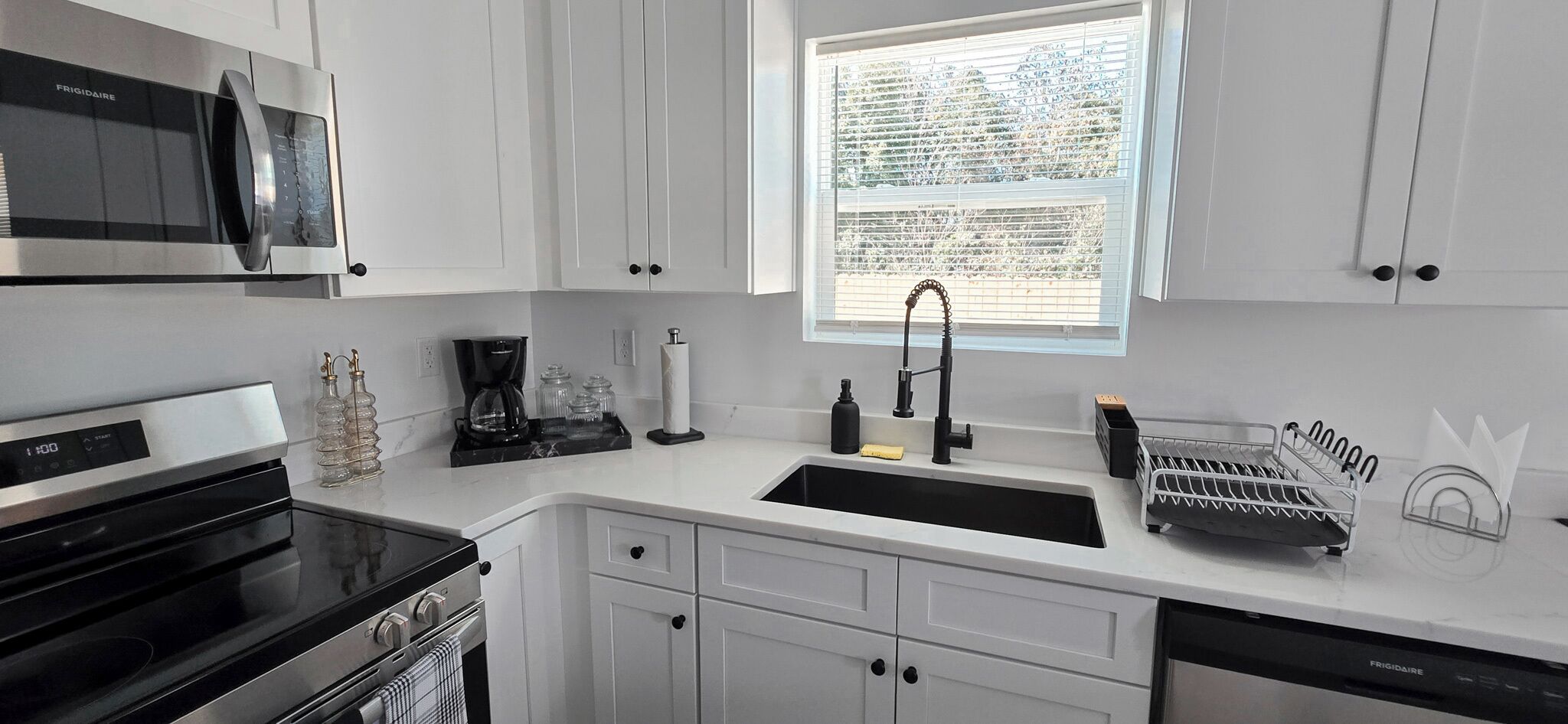 ثلاجة، ميكروويف، فرن، موقد طهي مسطح