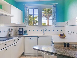 Kühlschrank, Mikrowelle, Ofen, Geschirrspüler