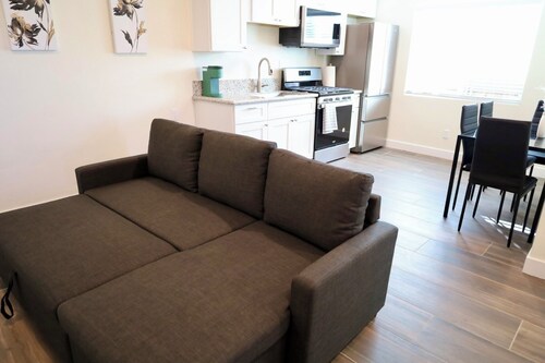 1 bedroom studio centrally located in Riverside Close to CBU, parkview and 91fwy