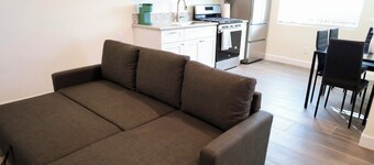 1 bedroom studio centrally located in Riverside Close to CBU, parkview and 91fwy