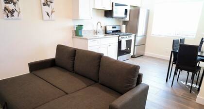 1 bedroom studio centrally located in Riverside Close to CBU, parkview and 91fwy