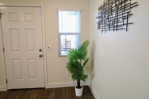 Interior - 1 bedroom studio centrally located in Riverside Close to CBU, parkview and 91fwy (Riverside)