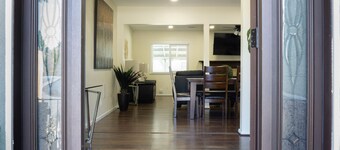 3-bedroom house in charming Riverside with AC & Pool near CBU, Parkview & 91 fwy