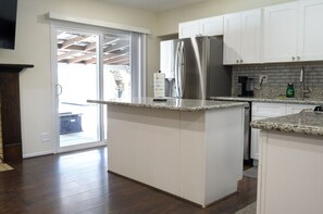 Microondas, horno, parrilla de estufa y lavavajillas