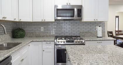 3-bedroom house in charming Riverside with AC & Pool near CBU, Parkview & 91 fwy