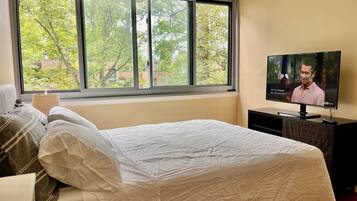 1 bedroom, desk, iron/ironing board, WiFi