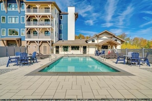 Pool - Magnificent 4+Bedroom Ski-In/Out on Okemo and only 25 minutes to Killington! (Ludlow)