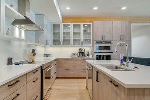 Microones, forn, placa de cuina i rentaplats