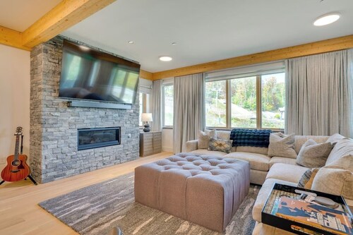 Magnificent 4+Bedroom Luxurious Ski-In/Out Rental in Okemo’s SouthFace Village