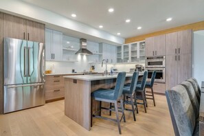 Mikrowelle, Ofen, Herdplatte, Geschirrspüler