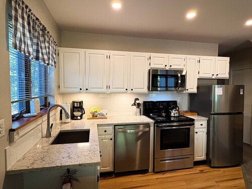 Cozy Attitash Getaway:1BR w/Pool-Walk to Attitash