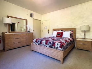 1 Schlafzimmer, Schreibtisch, Reisekinderbett, kostenloses WLAN