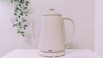 Apartment, 2 Double Beds, Non Smoking | Private kitchen | Full-size fridge, microwave, stovetop, cookware/dishes/utensils