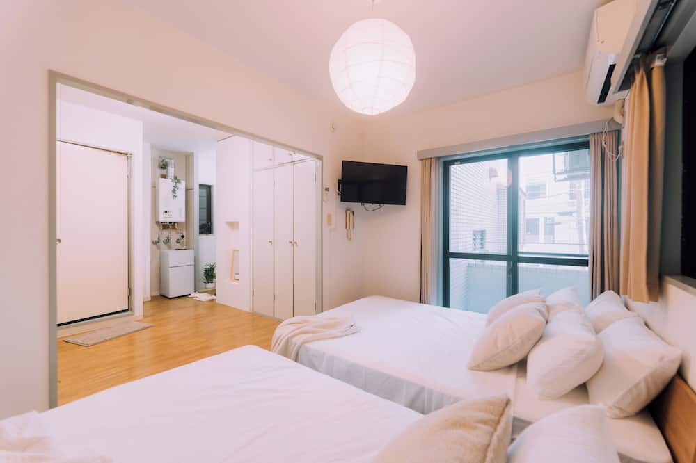 Showa Bloom · Stay Near Shinjuku & Yoyogi