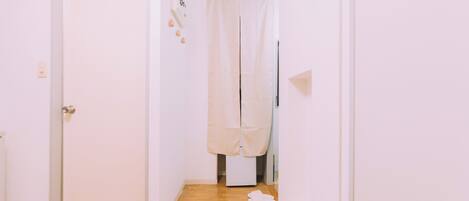 Appartement, 2 tweepersoonsbedden, niet-roken | Een bureau, een strijkplank/strijkijzer