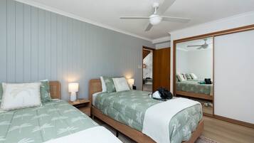 4 bedrooms, desk, iron/ironing board, travel crib