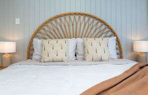 4 bedrooms, desk, iron/ironing board, travel cot