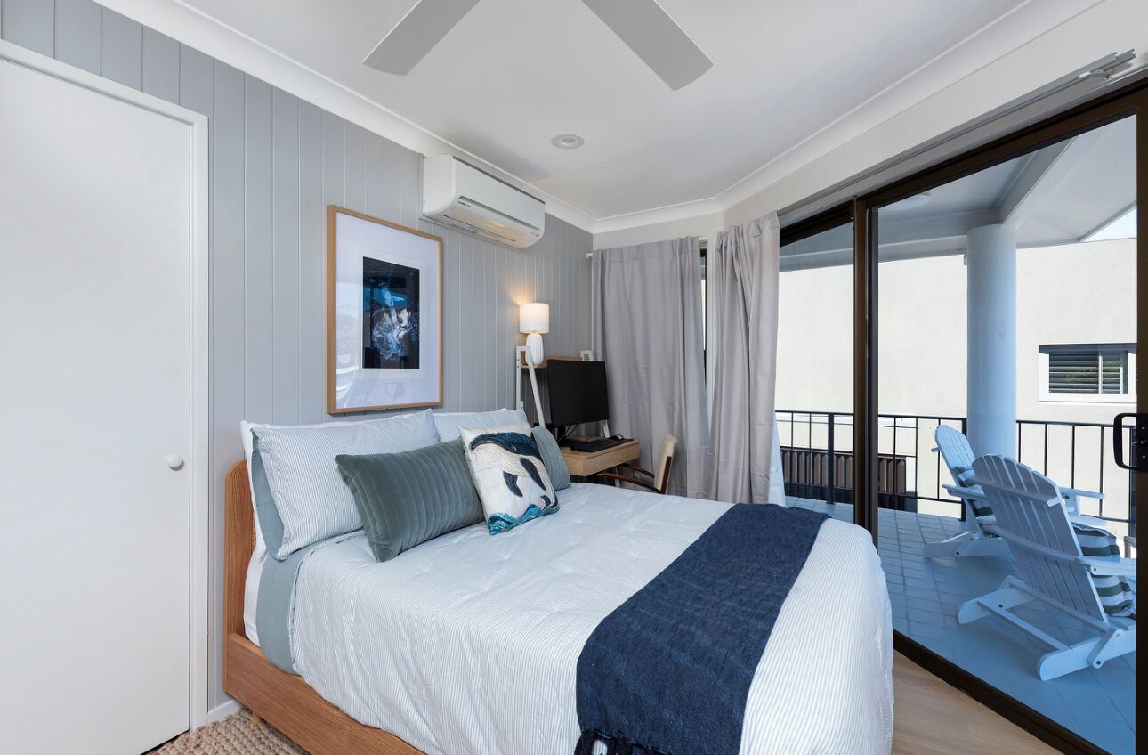 4 عدّة غرف نوم ومكتب ومكواة/لوح كي وسرير سفر