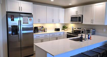 Hot Tub, Kayaks, Game Room, Boat Parking, Fire Pit, King, WD