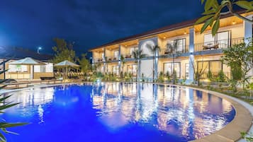 住宿正面 - 傍晚/夜晚