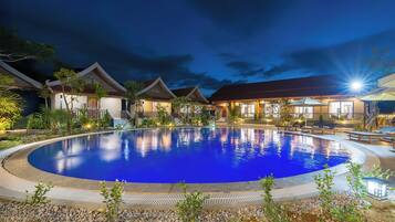 住宿正面 - 傍晚/夜晚