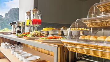 Free daily continental breakfast