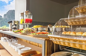 Free daily continental breakfast