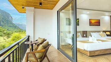 Phòng 4 dành cho gia đình, ban công, quang cảnh núi | Ban công