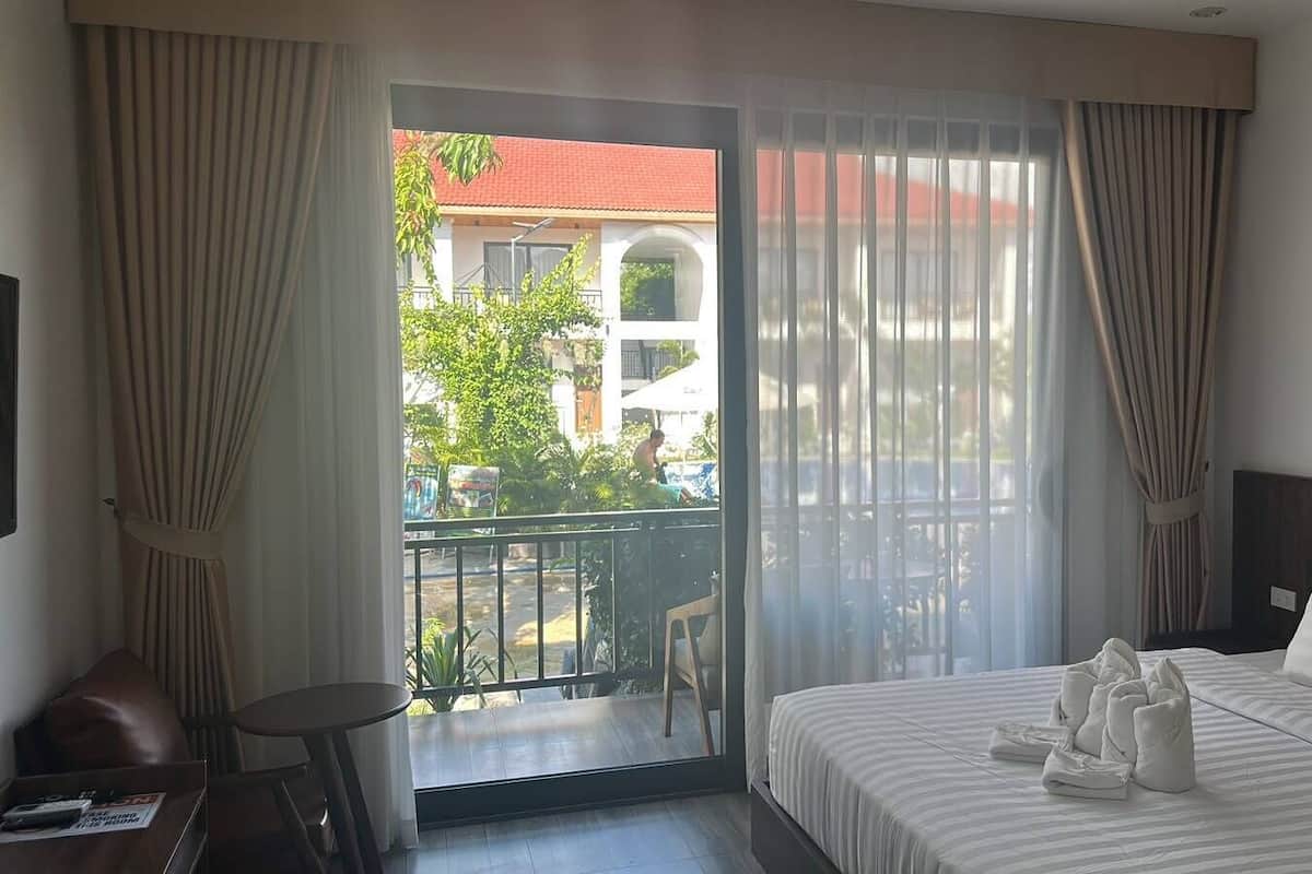 Deluxe Double Room, Pool View