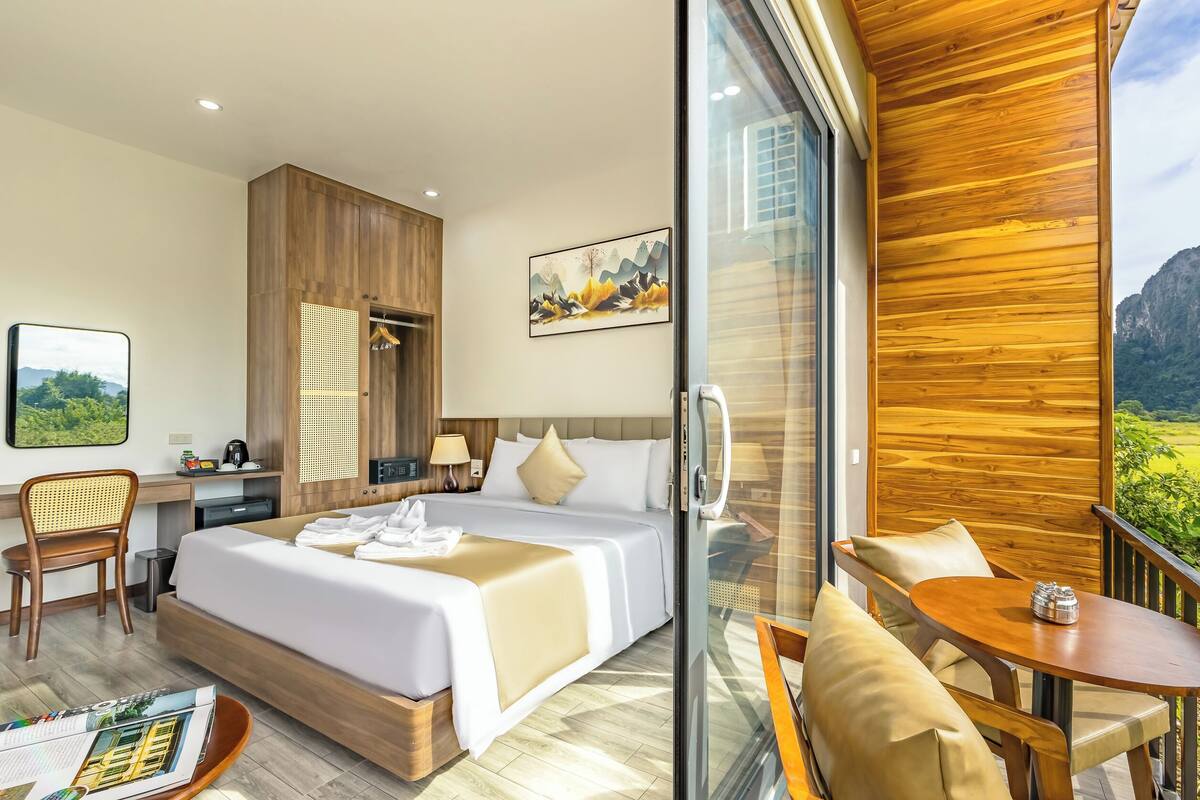Deluxe Double Room with Mountain View