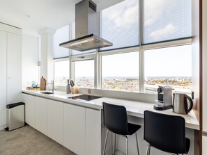 Apartment | Private kitchen - Comfortable Apartment With Panoramic Views (The Hague)