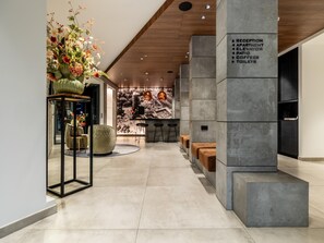 Apartment | Lobby - Comfortable Apartment With Panoramic Views (The Hague)