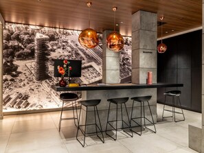 Apartment | Lobby - Comfortable Apartment With Panoramic Views (The Hague)