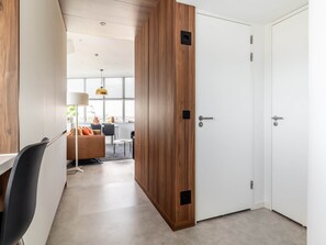 Living room - Comfortable Apartment With Panoramic Views (The Hague)