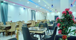 فطور إنجليزي مجانًا يوميًا