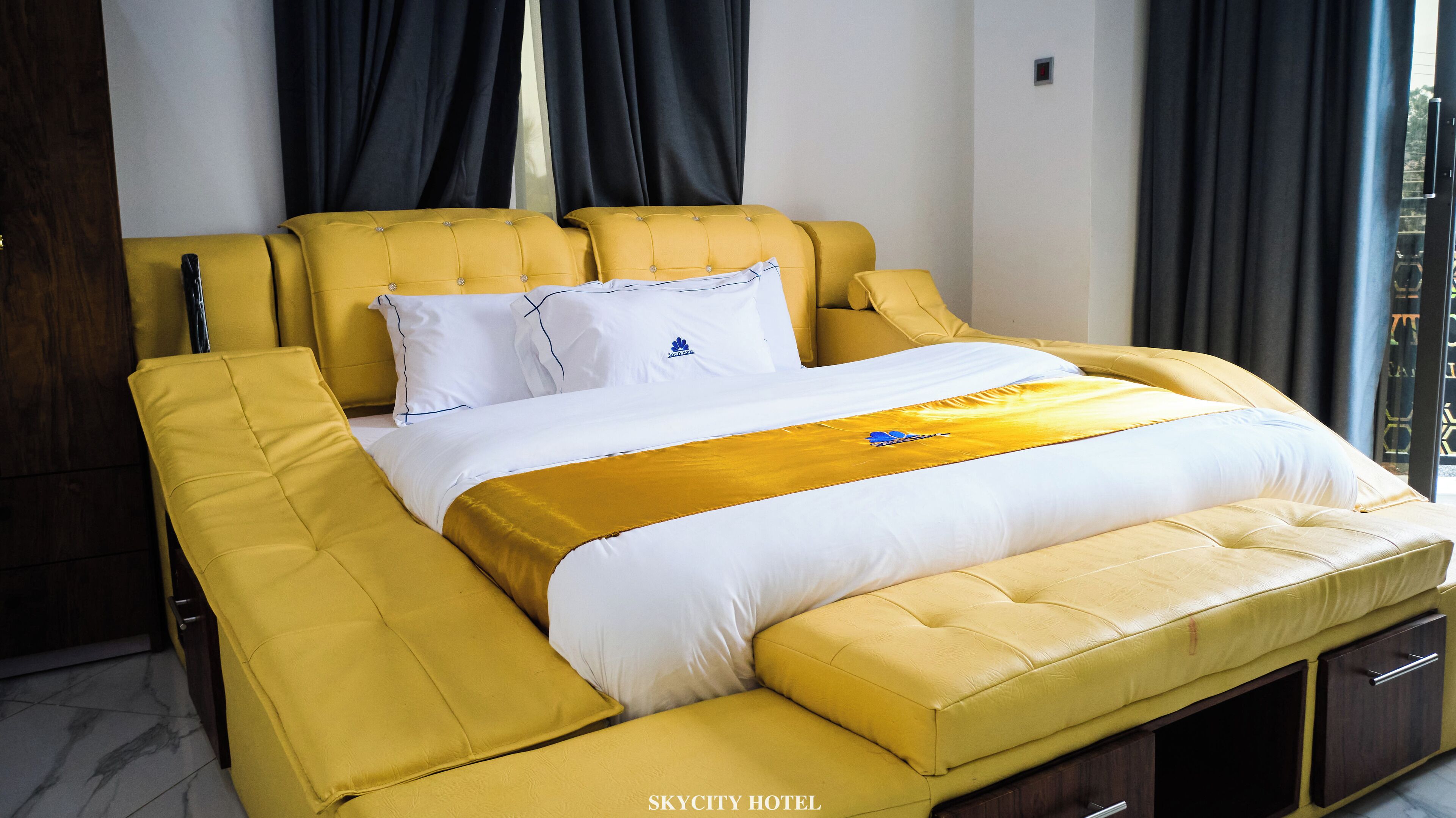 Chambre supérieure, balcon, vue sur la montagne | Bureau, espace de travail pour ordinateurs portables